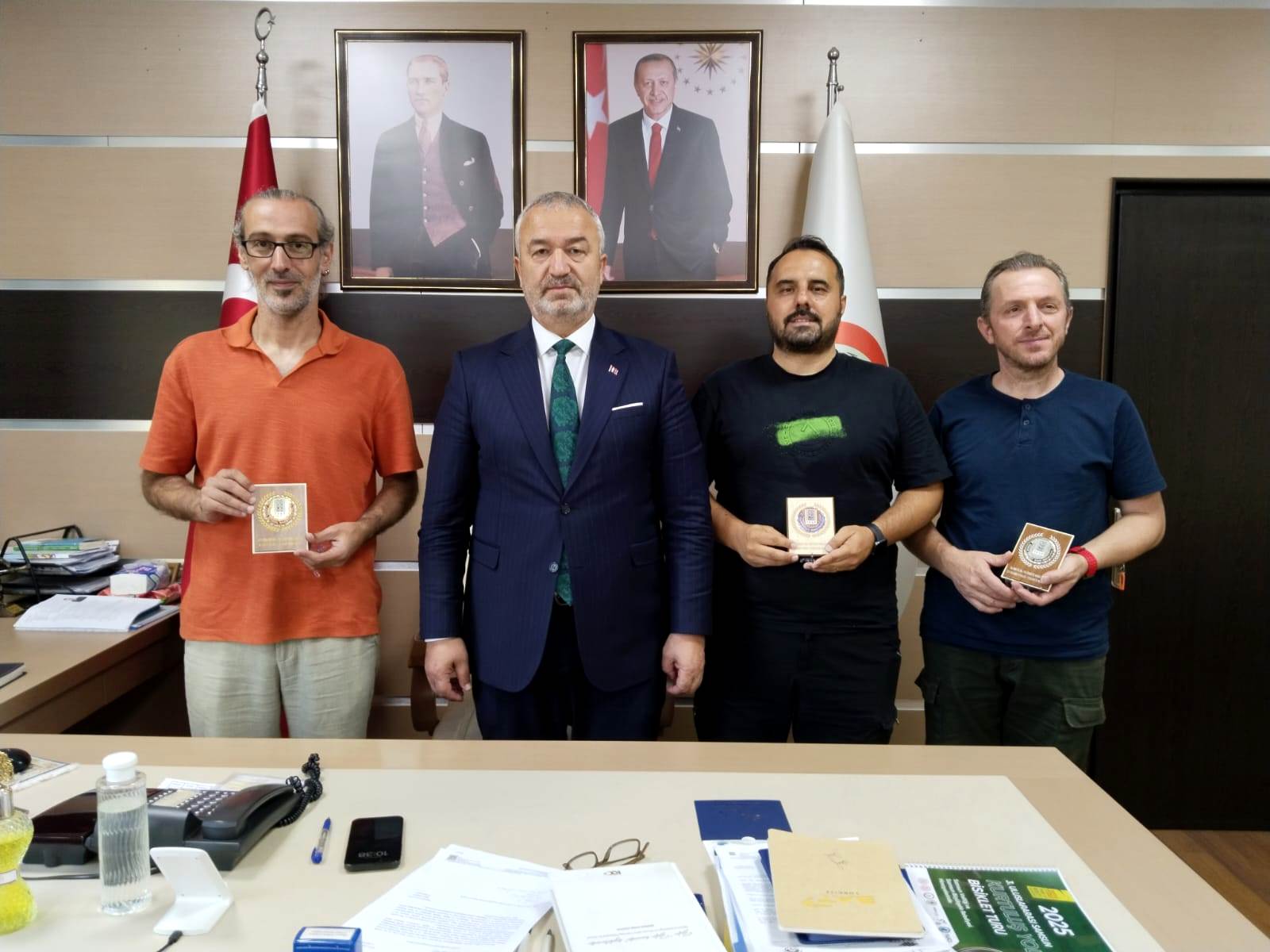 Başkan Topaloğlu Fotoğrafçılar Maratonunda Dereceye Girenlere Ödüllerini Verdi..