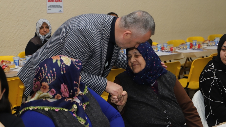 Depremzede aileler ile Şehit ve Gazi Yakınları ve Engelli Vatandaşlar iftarda buluştu